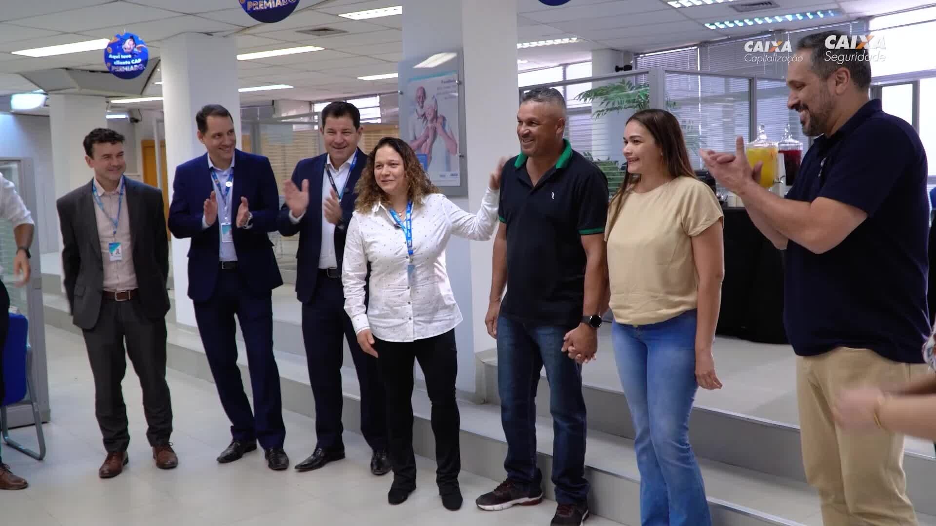 Meninos fardados na escolinha de futsal sparta