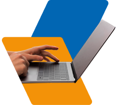 Notebook aberto sobre o X da Caixa